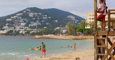 Einheimische ohne Arbeit: Ibizas Strände sind auch ohne Touristen recht gut besucht