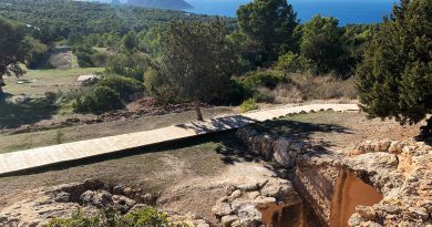 Archäologische Fundstätte “Ses Paisses de Cala D‘Hort“ – Ein historischer Ort mit Blick auf Es Vedrá und den Turm Es Savinar 