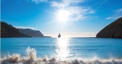 Licht tanken auf Ibiza: Eine wohltuende Kur für unsere Zellen – Auch das Essen besteht aus “verpackter” Licht-Energie – Interview mit Dr. Lutz Wilden